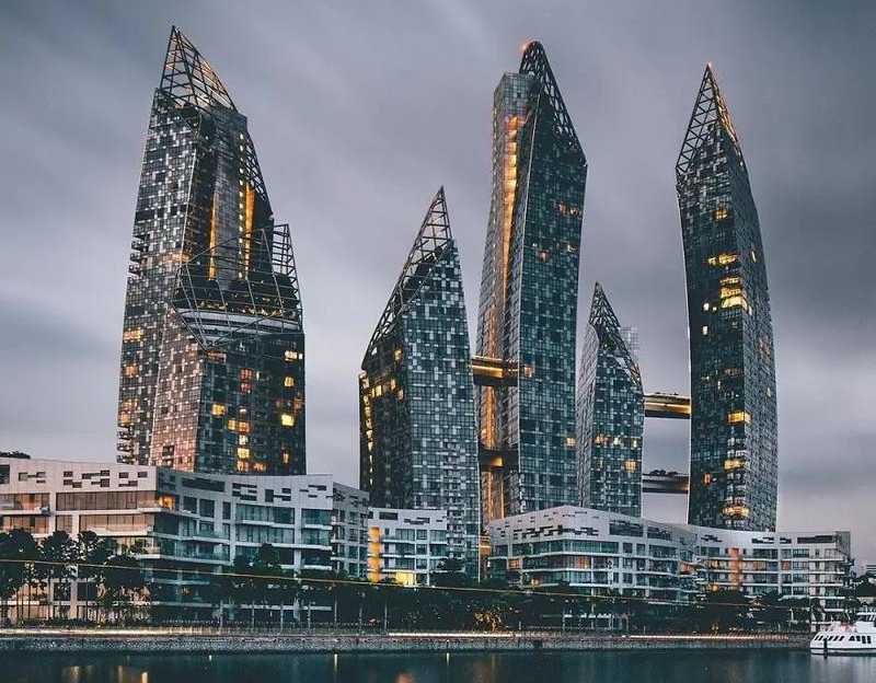 留学花费百万，回国月薪五千？《2025海外归国留学生秋季就业发展报告》揭秘海归真实薪资